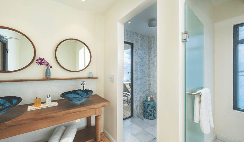 Sunrise and Sunset Water Villas, Bathroom